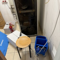 Konkurencja serwisowała klimatyzacją, klimatyzacja się uszkodziła i tak zostawili bank.