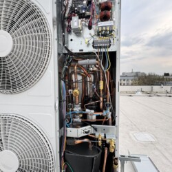 Nowa instalacja, wyciek czynnika z układu, konkurencja nie przyjechała na serwis od 2 miesięcy.